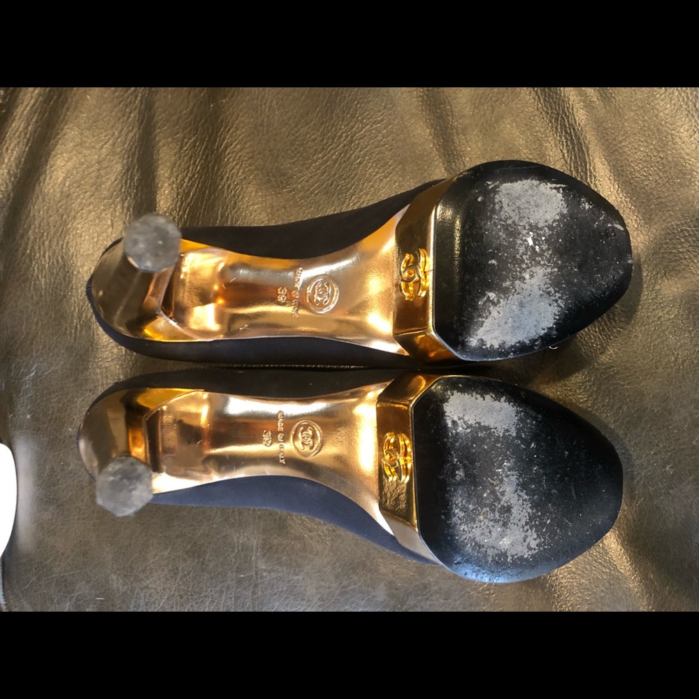 Chanel Pumps Black & Gold size: 39